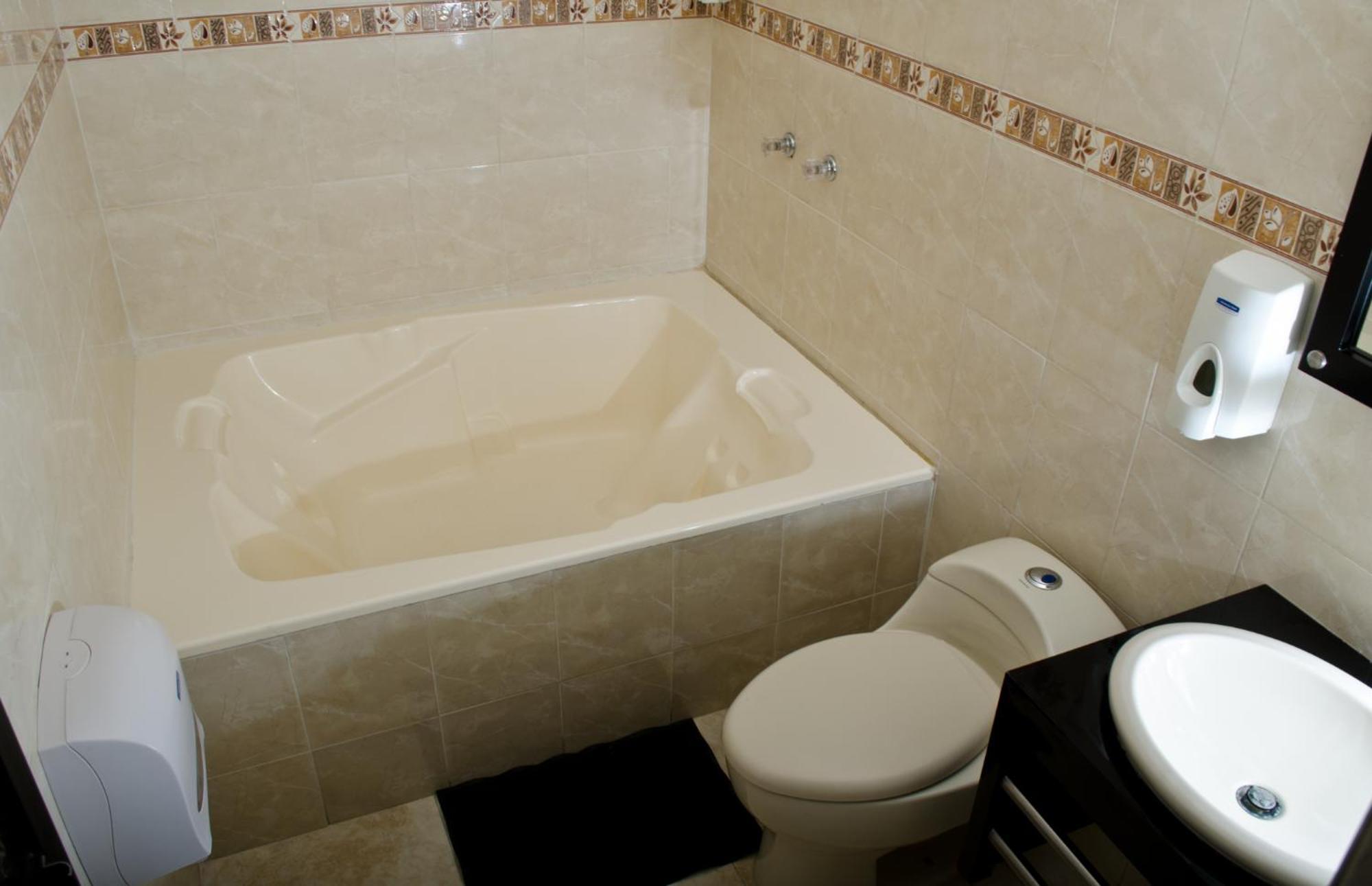 Torettos Yumbo Room photo