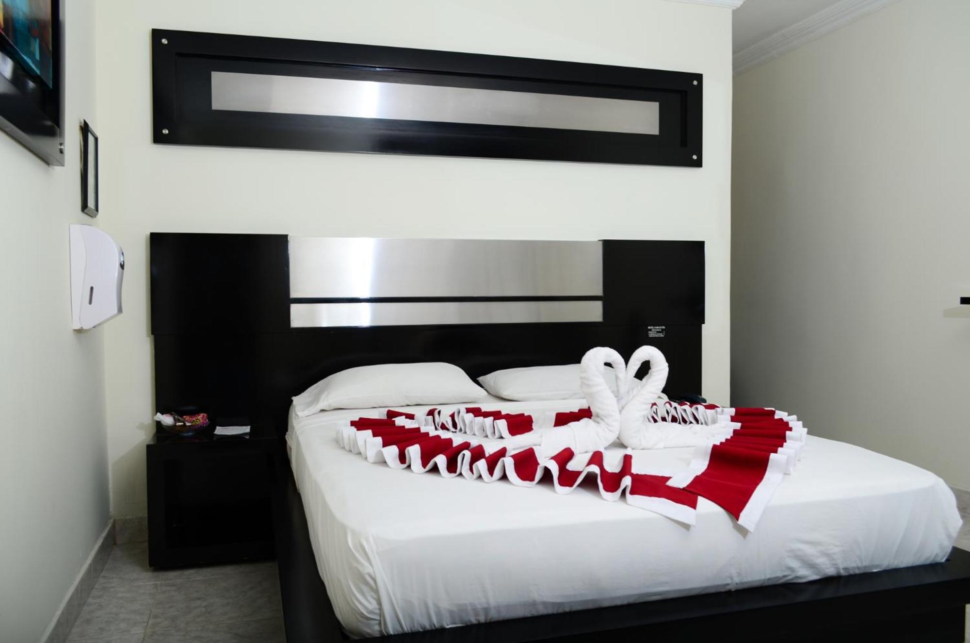 Torettos Yumbo Room photo
